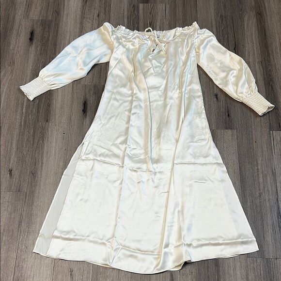 WEWOREWHAT Off-The-Shoulder Silky Maxi Dress Ivory Small - Picture 2 of 11